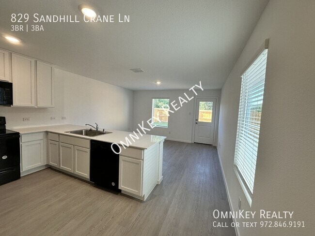 Foto del edificio - 829 Sandhill Crane Ln