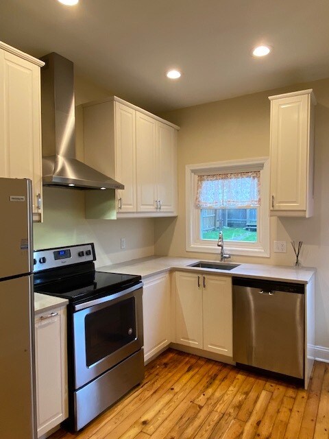 Building Photo - 524 Farnsworth St