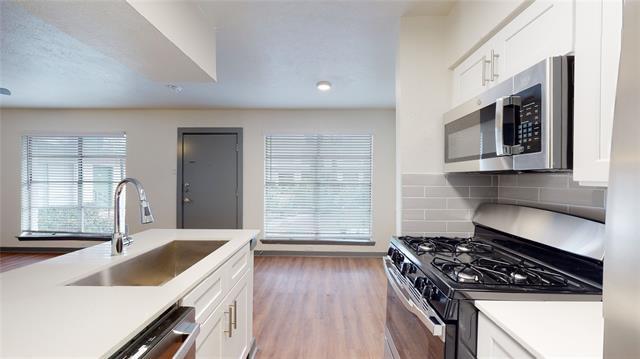 Building Photo - 205 E Davis St