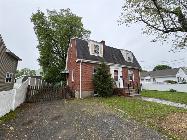 Building Photo - 9 Lawn Ave