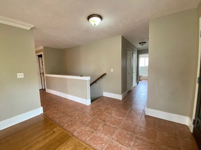 Building Photo - 2027 Kramer Dr