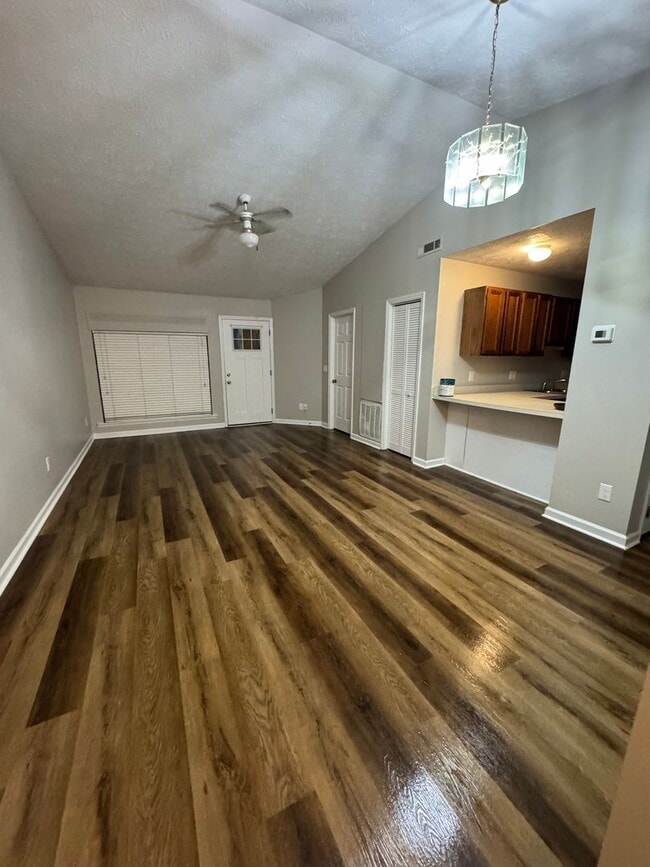 Photo - 1008 Preston St Apartment