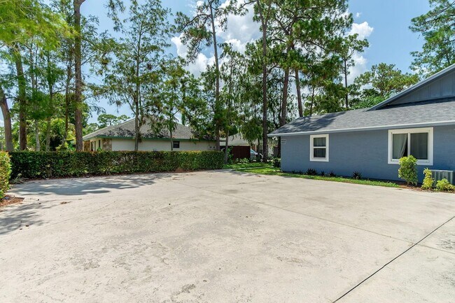 Foto del edificio - 1073 Goldenrod Rd