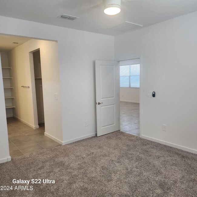 Foto del edificio - 40150 W Wade Dr