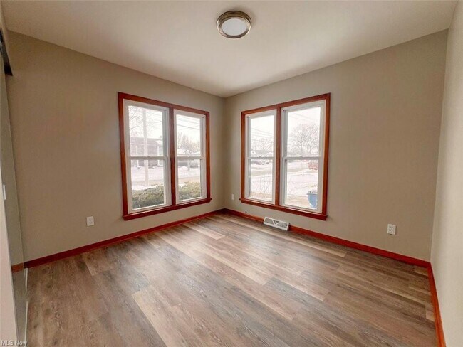 Foto del edificio - 1312 W 37th St