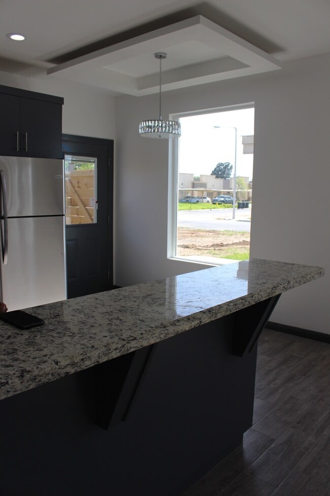 Building Photo - 2713 S J St