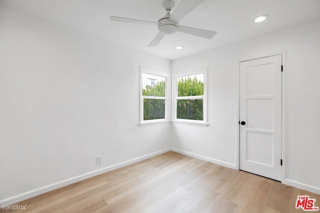 Building Photo - 2 br, 1 bath Duplex - 664 Westminster Aven...