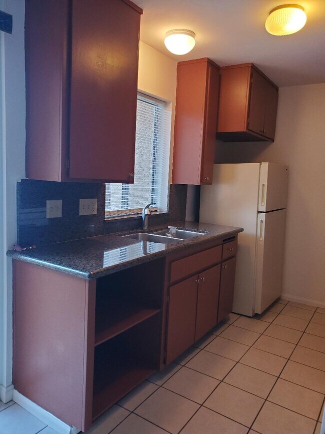 Foto del edificio - 2121 E Grand Ave
