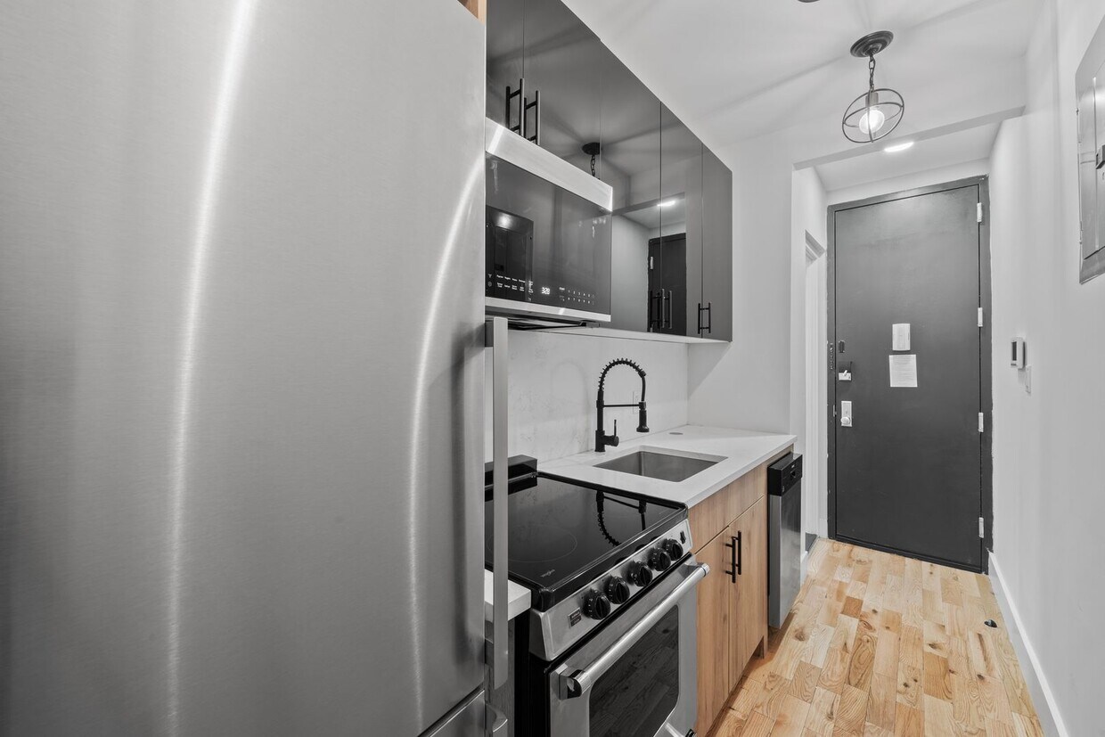 Primary Photo - 514 E188 BH LLC