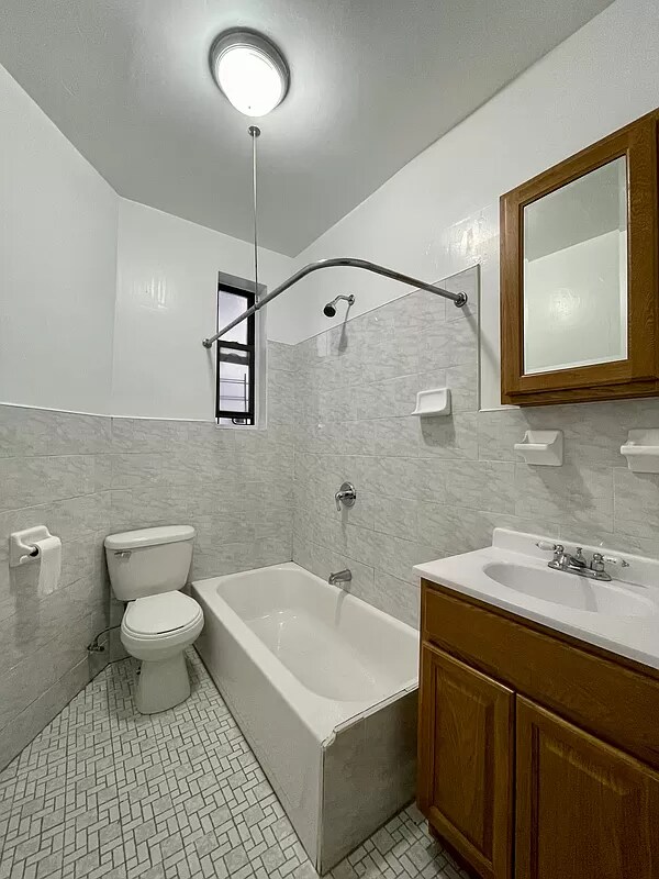 Building Photo - 610 W 139th St