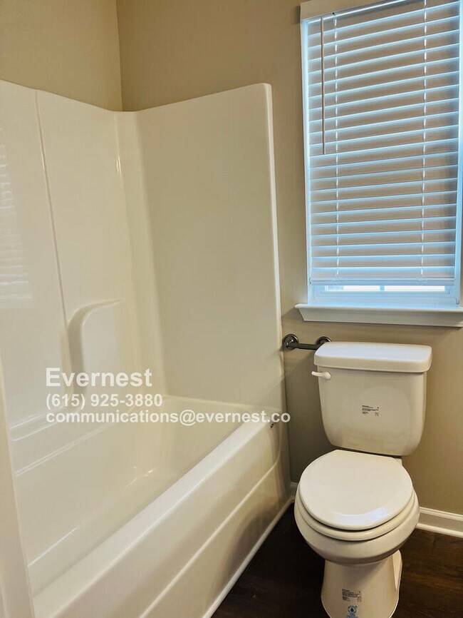 Foto del edificio - Modern 2BR Townhome with Prime Access and ...