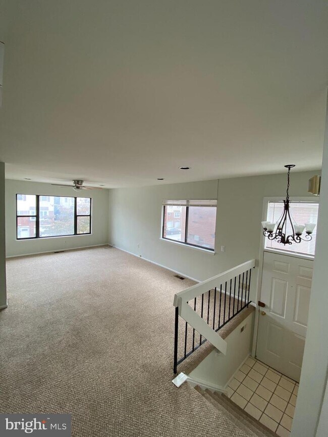 Building Photo - 9340 Jamison Ave