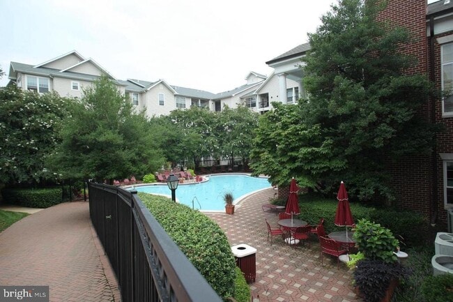 Building Photo - 1530 Spring Gate Dr.