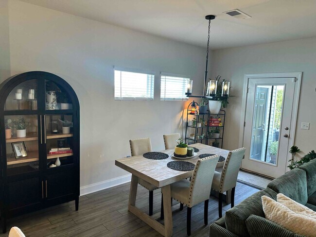 Foto del edificio - 4652 Ridge Bend Dr