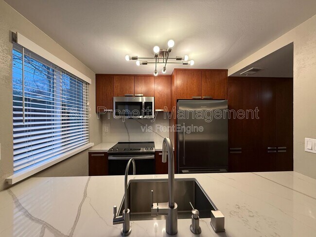 Building Photo - 912 Sunnybrae Ln