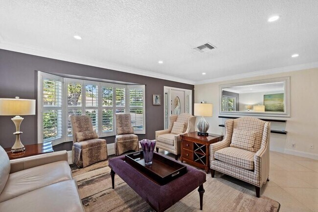 Foto del edificio - 2200 NE 36th St