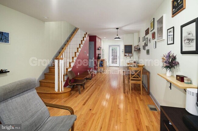 Foto del edificio - 928 Dudley St