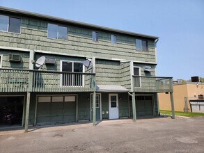 Building Photo - 1400 Meriden Rd