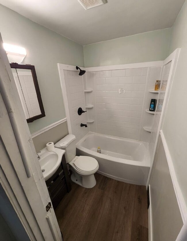 Building Photo - Two Bedroom house in East Alton