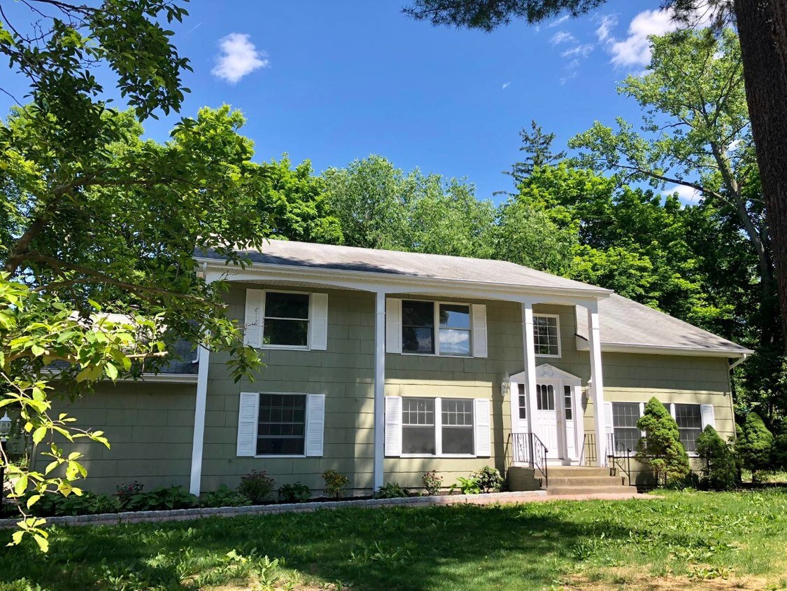 Foto principal - 2174 Crompond Rd