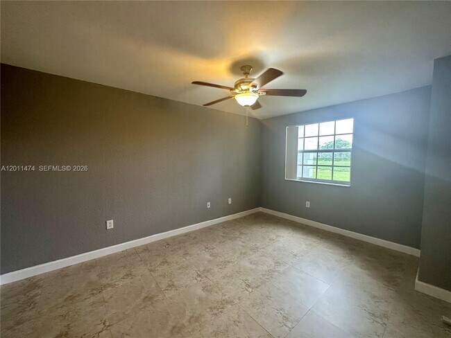 Foto del edificio - 2841 N Oakland Forest Dr