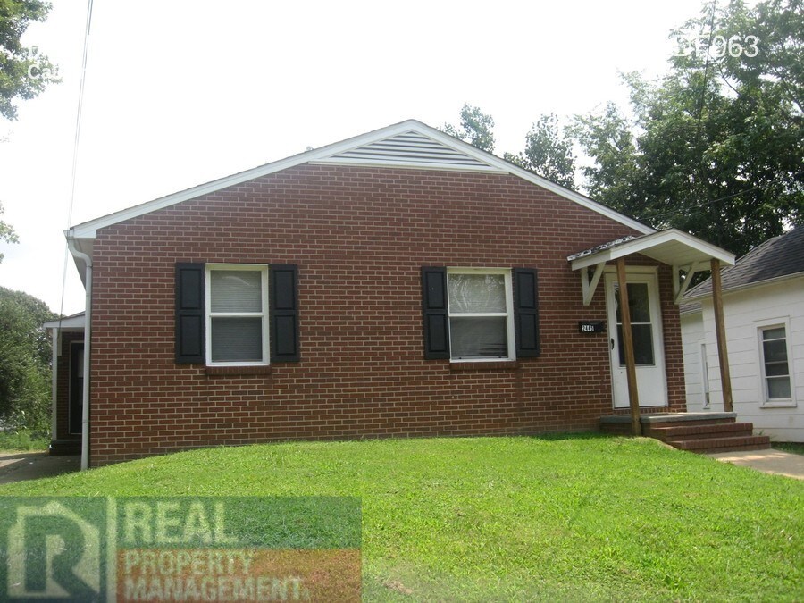 Primary Photo - 2445 Lomond St