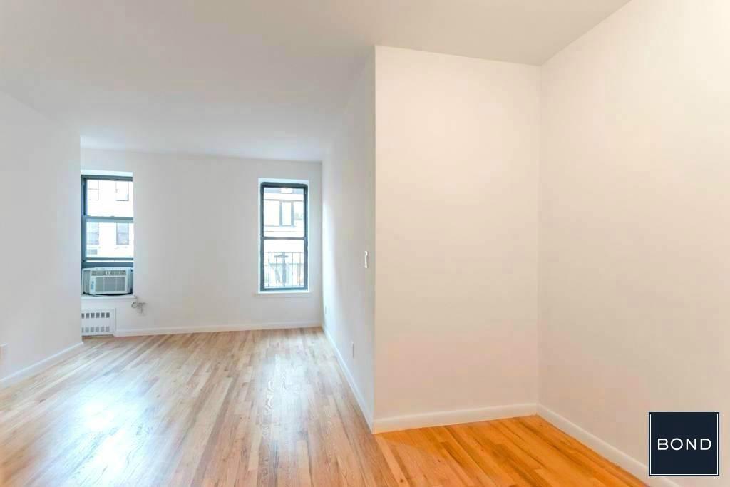 Primary Photo - 305 E 77th St