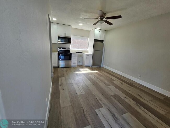 Building Photo - 421 NW 35th Ct