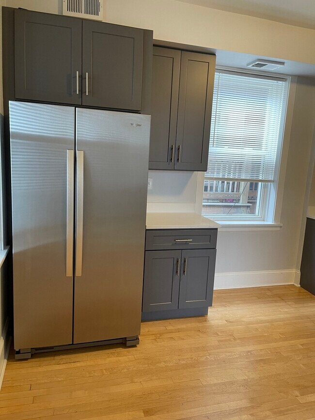 Foto del edificio - 3083 N Davlin Ct