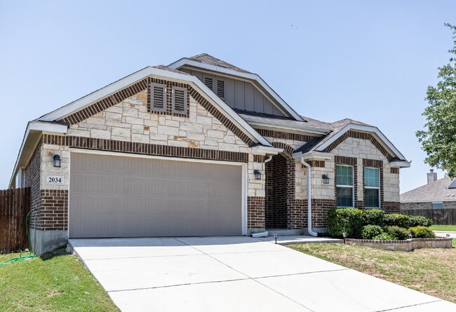 Building Photo - 2034 Carter Ln