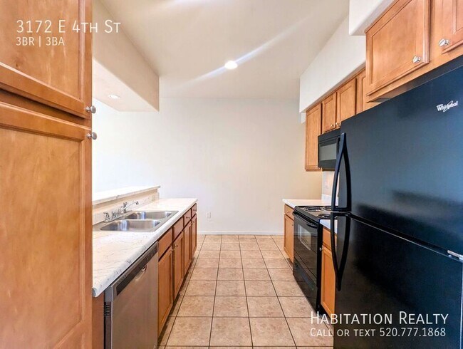 Foto del edificio - 3172 E 4th St