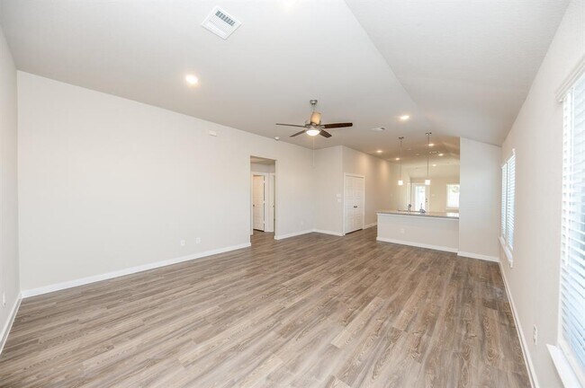 Building Photo - 32031 Splendor Dr