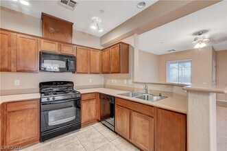 Building Photo - 6868 Sky Pointe Dr