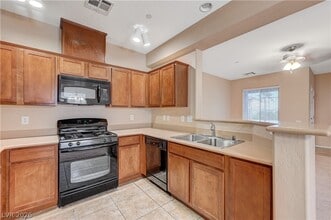 Building Photo - 6868 Sky Pointe Dr