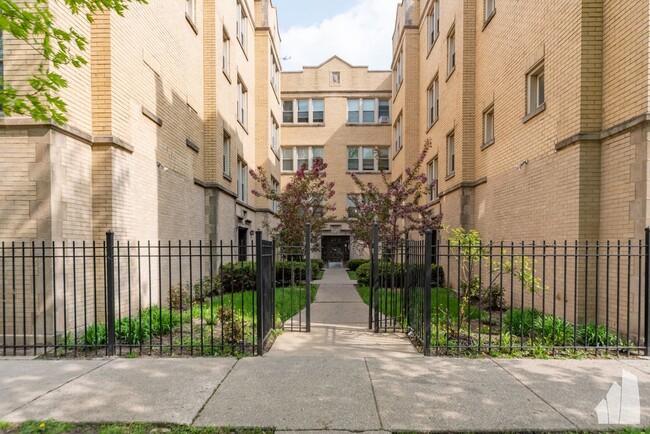 Building Photo - 4101 N Sacramento Ave