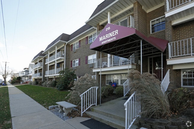 Building Entrance - Mariner Apartments