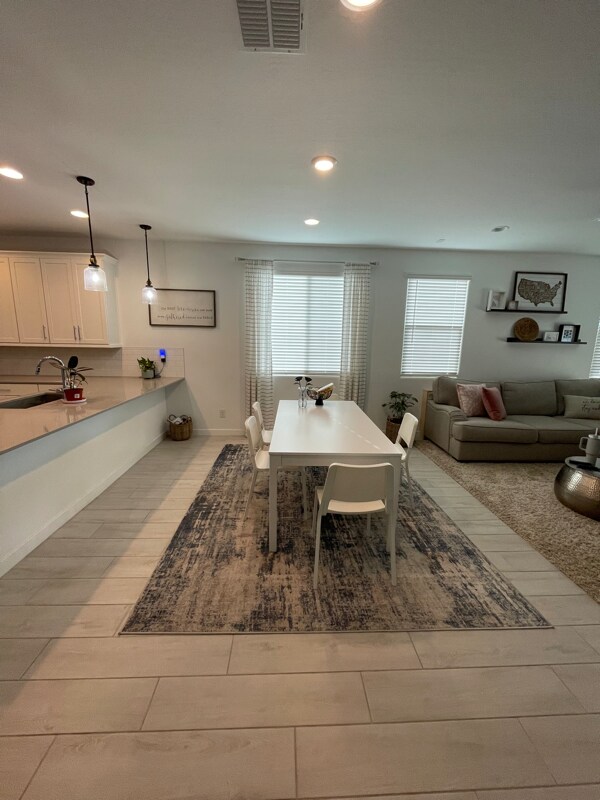 Building Photo - 489 E Cactus Wren Dr