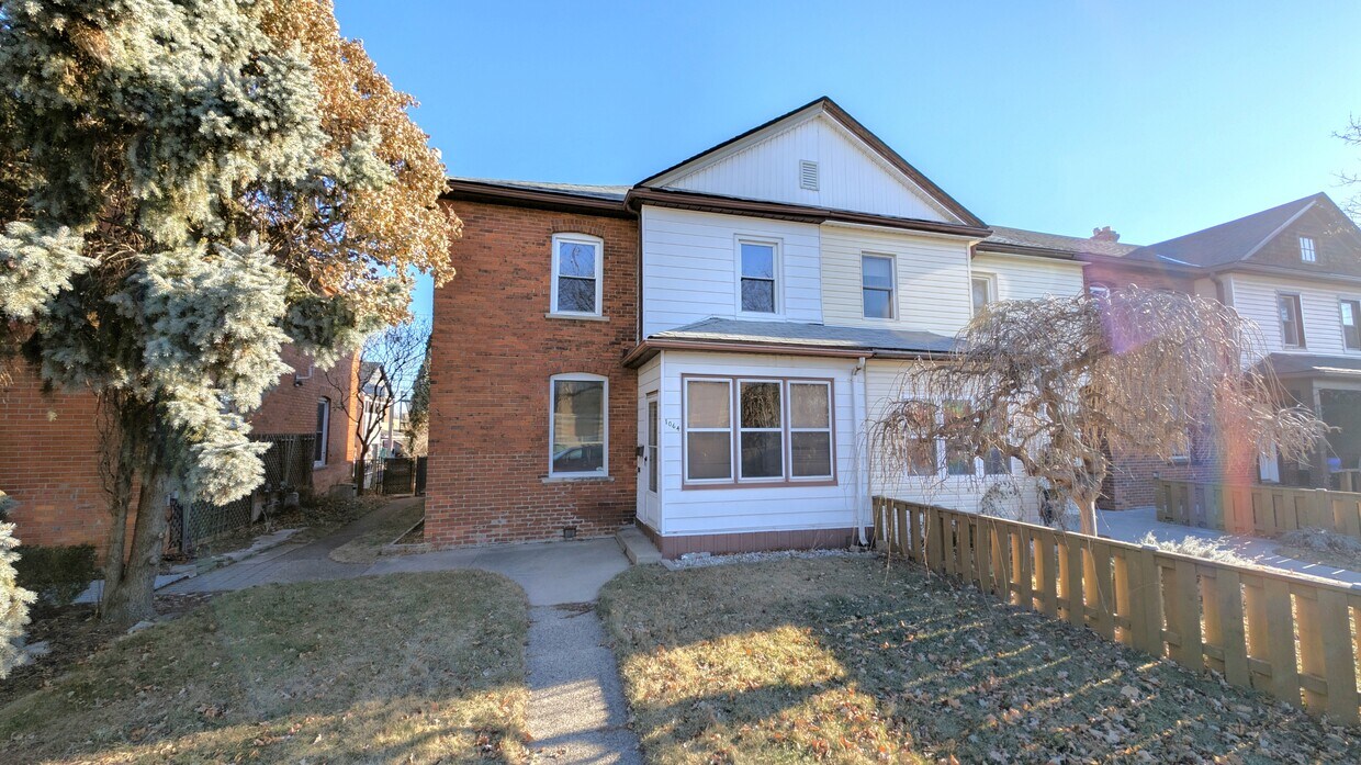 Photo principale - 1064 Monmouth Rd