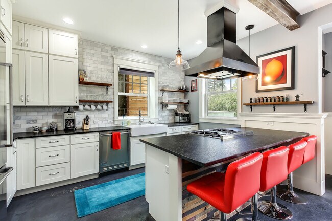 Foto del edificio - 337 NE 54th St