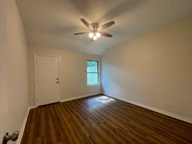 Foto del edificio - 4074 County Rd 152 W