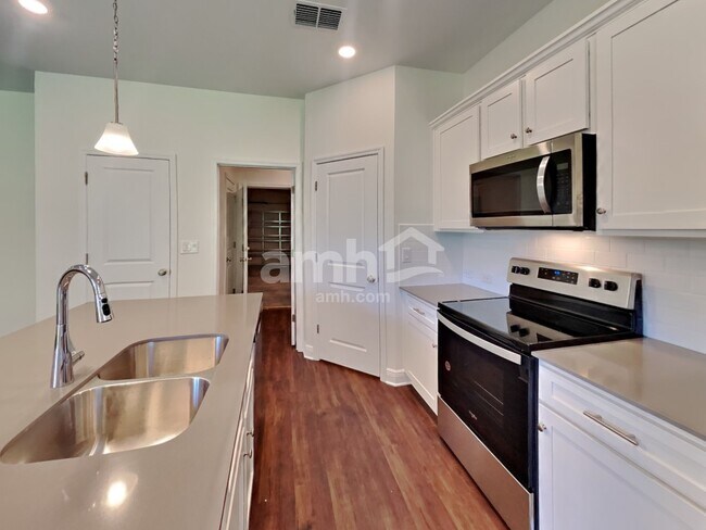 Foto del edificio - 27226 St Andrews Avenue