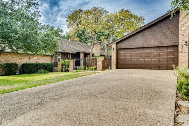 Building Photo - 8126 Forest Mesa Dr Austin, TX 78759