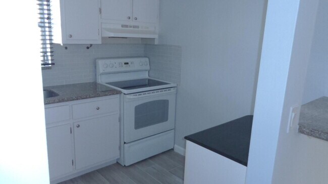 Building Photo - 2837 Ashley Dr W