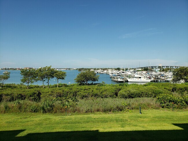 Foto del edificio - 32 Harbour Isle Dr W