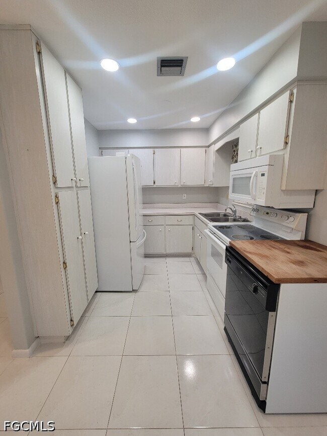Foto del edificio - 347 Richland Rd