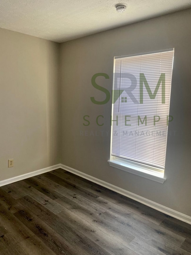 Second floor two bedroom apartment in Portland- Section 8 accepted **1/2 off first months rent** - Second floor two bedroom apartment in Portland- Section 8 accepted **1/2 off first months rent**