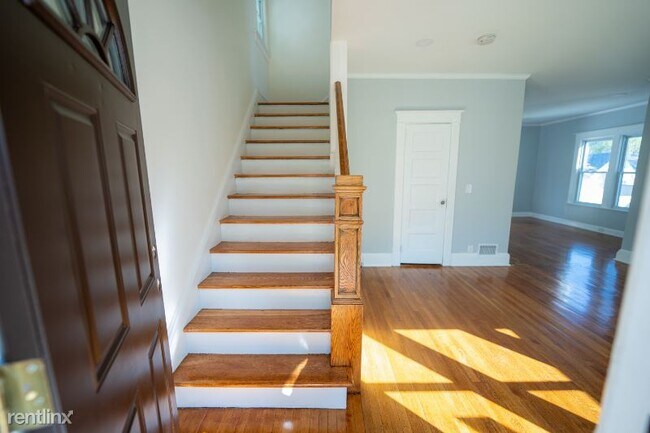 Foto del edificio - 4 br, 2.5 bath House - 91 Roosevelt Ave