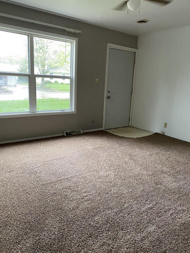 Building Photo - 965 Valleyview Dr