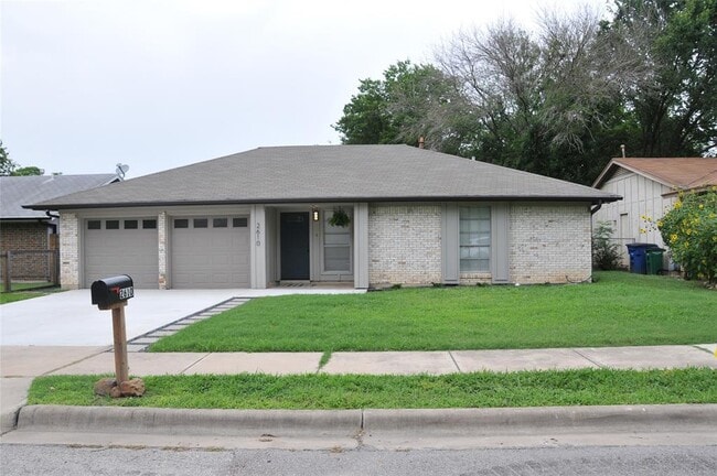 Building Photo - 2610 Carlow Dr