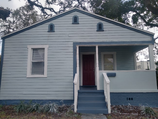 Building Photo - 905 E Osborne Ave